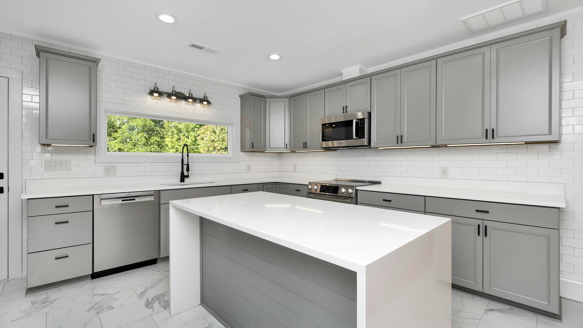 Premium countertop installation in Toronto Ontario kitchen